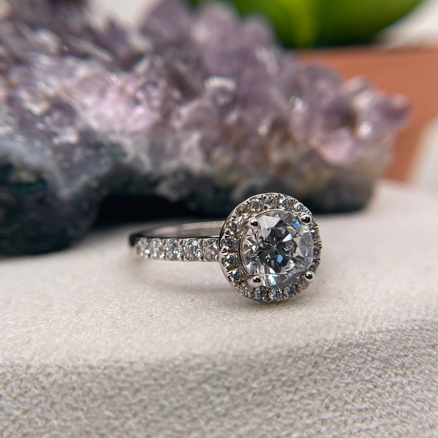 1.69 Carat Round Brilliant Lab Created / Naturel Diamond Engagement Ring