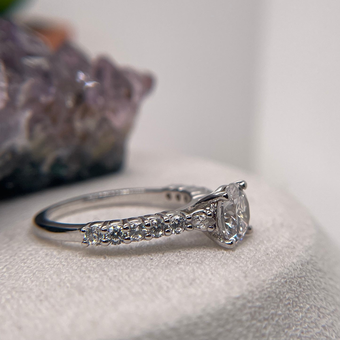 1.36 Carat Round Brilliant Lab Created / Naturel Diamond Engagement Ring