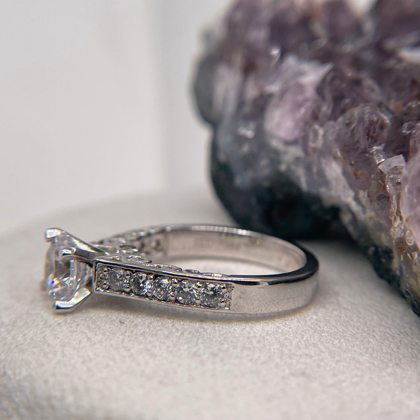 1.31 Carat Round Brilliant Lab Created / Naturel Diamond Engagement Ring