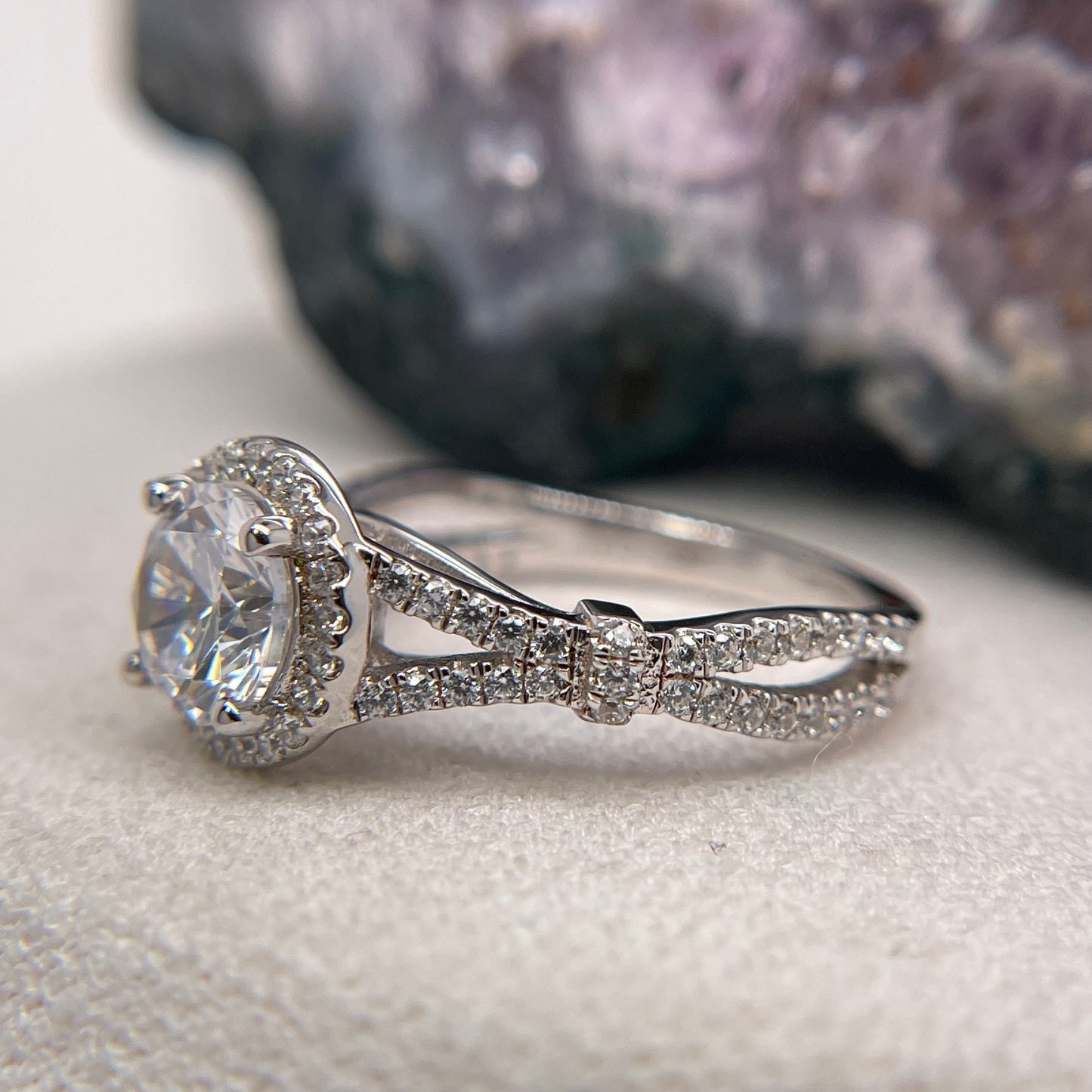 1.32 Carat Round Brilliant Lab Created / Naturel Diamond Engagement Ring