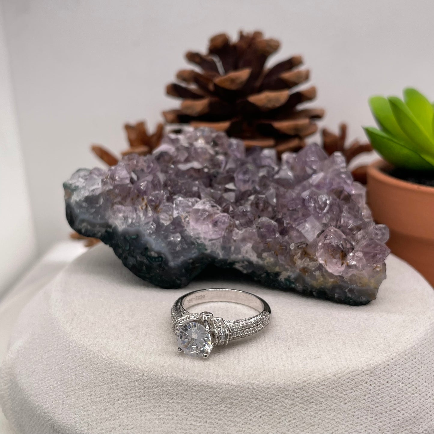 1.23 Carat Round Brilliant Lab Created / Naturel Diamond Engagement Ring