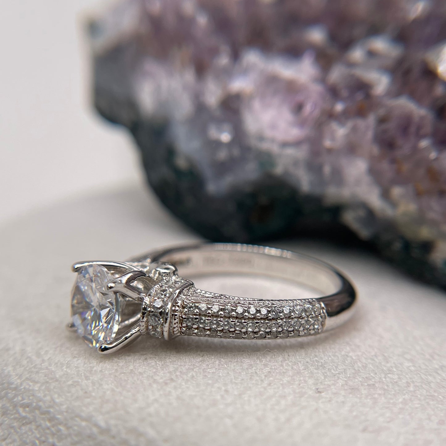 1.23 Carat Round Brilliant Lab Created / Naturel Diamond Engagement Ring