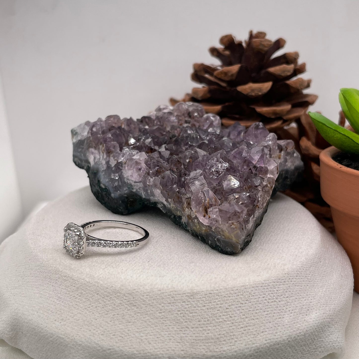 0.69 Carat Round Brilliant Lab Created / Naturel Diamond Engagement Ring