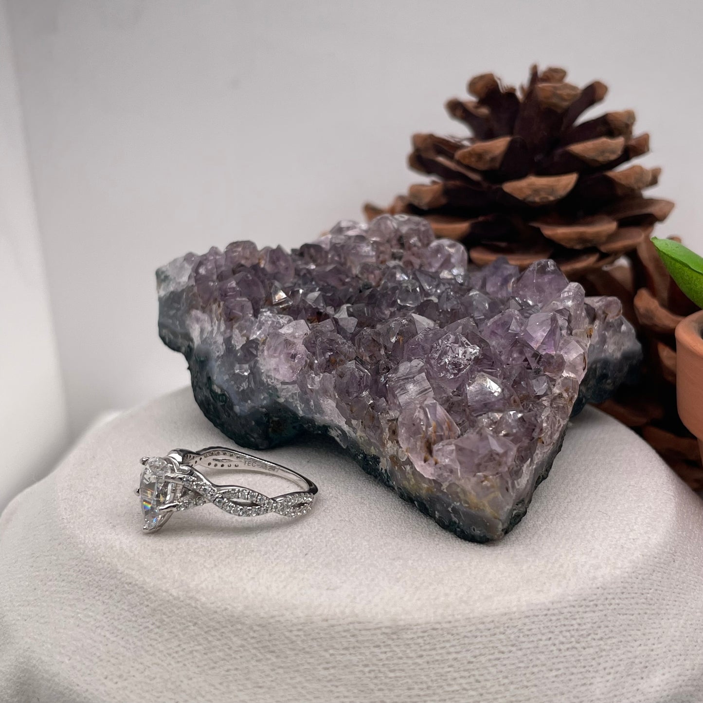 1.74 Carat Round Brilliant Lab Created / Naturel Diamond Engagement Ring