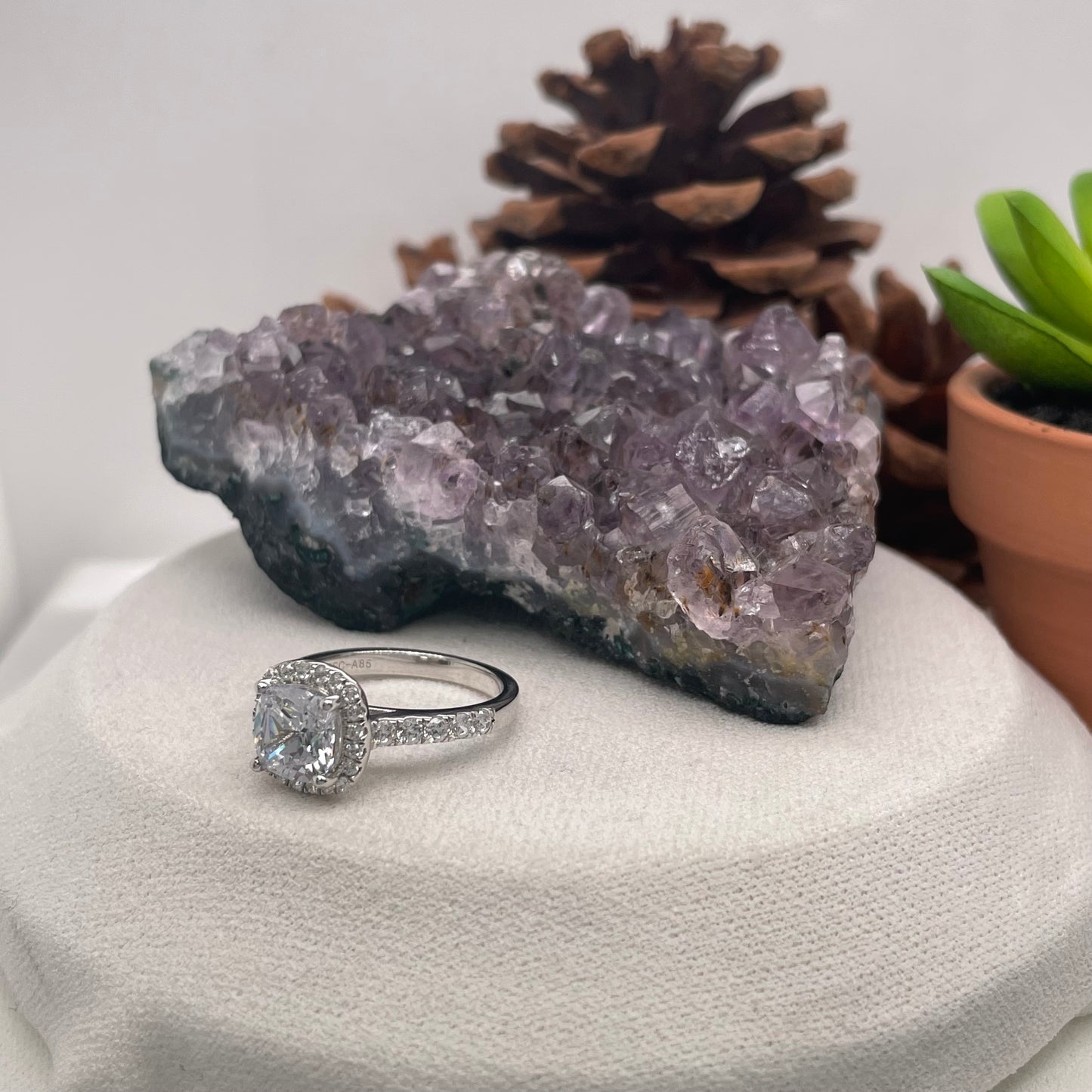 1.46 Carat Round Brilliant Lab Created / Naturel Diamond Engagement Ring