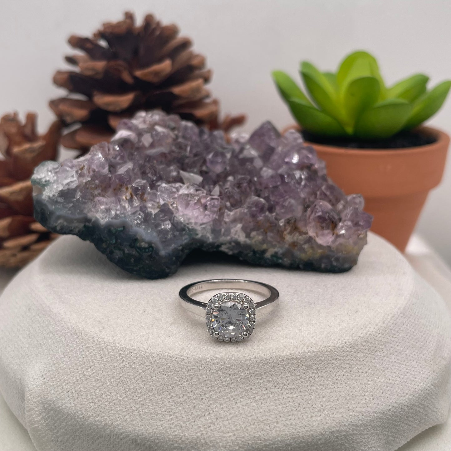 1.09 Carat Round Brilliant Lab Created / Naturel Diamond Engagement Ring