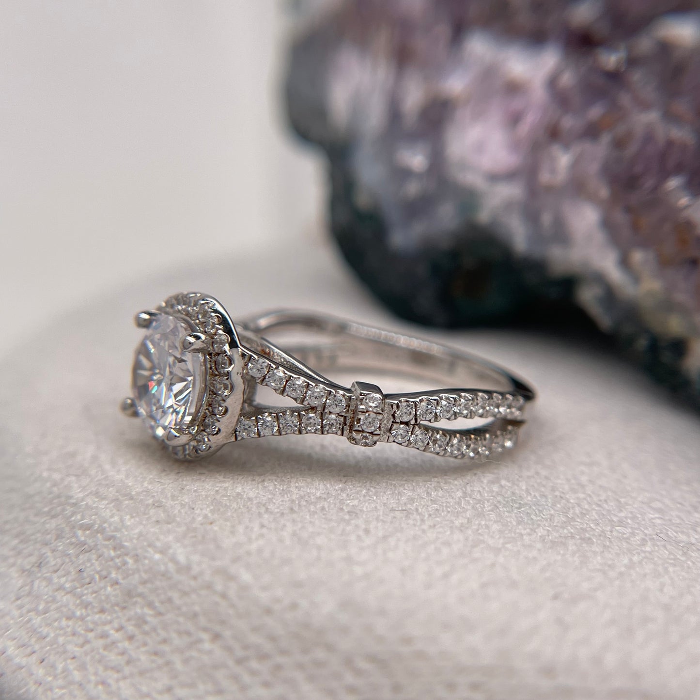 1.32 Carat Round Brilliant Lab Created / Naturel Diamond Engagement Ring