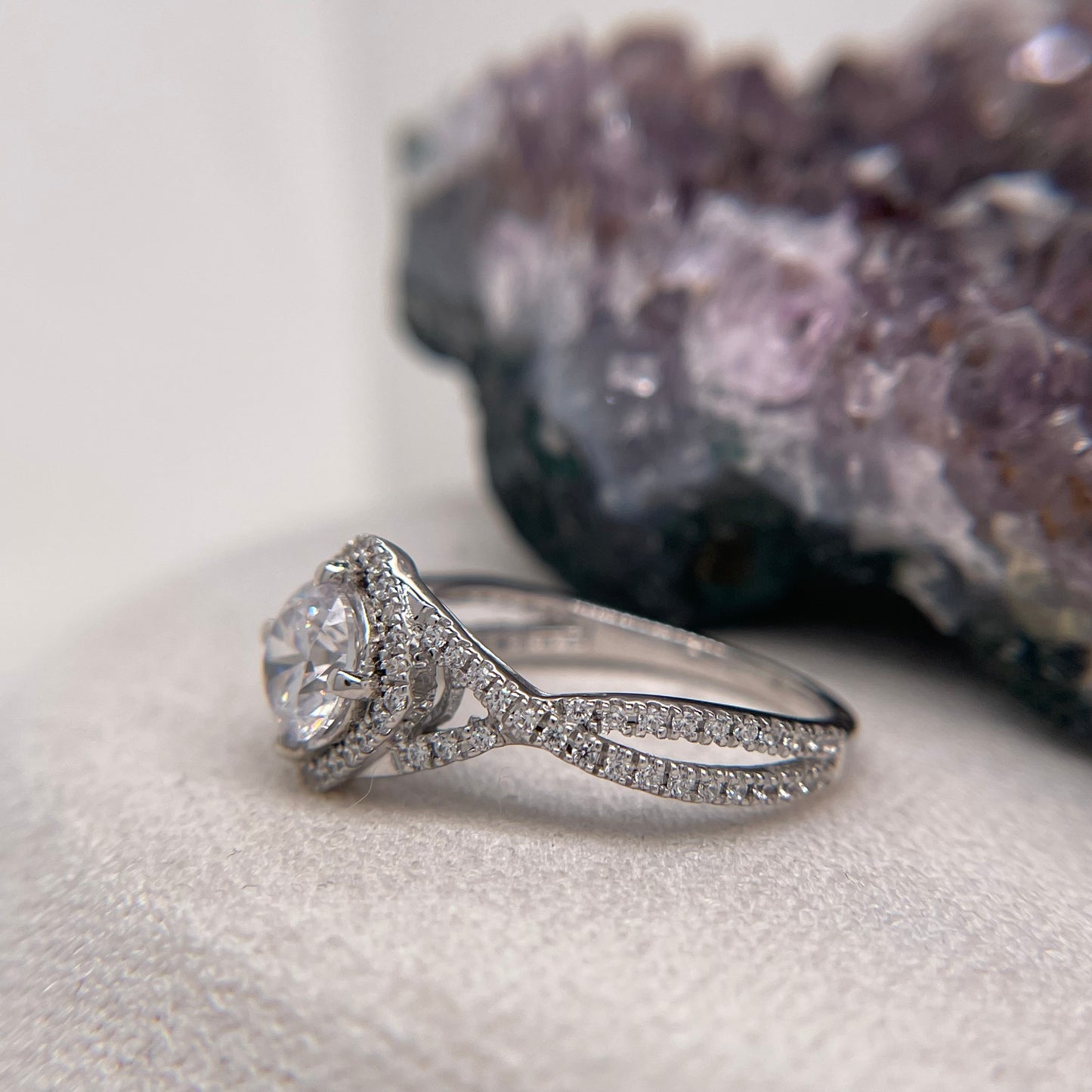 0.85 Carat Round Brilliant Lab Created / Naturel Diamond Engagement Ring