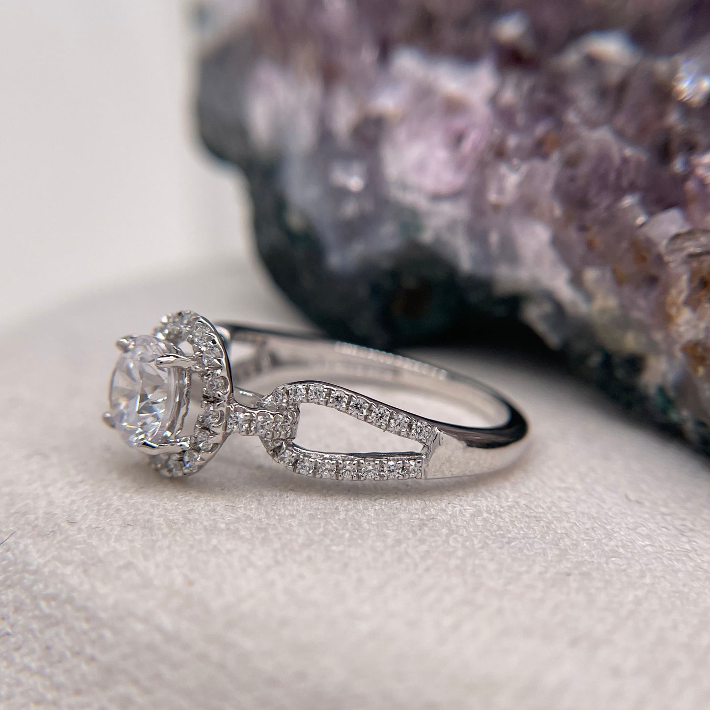 1.13 Carat Round Brilliant Lab Created / Naturel Diamond Engagement Ring