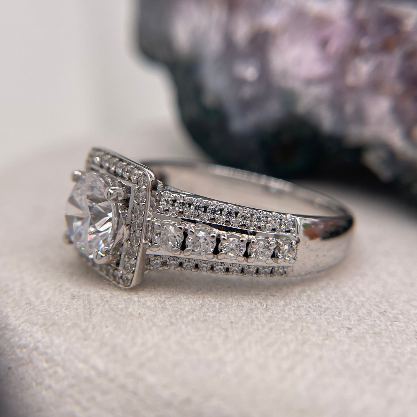 1.68 Carat Round Brilliant Lab Created / Naturel Diamond Engagement Ring Diamond Ring