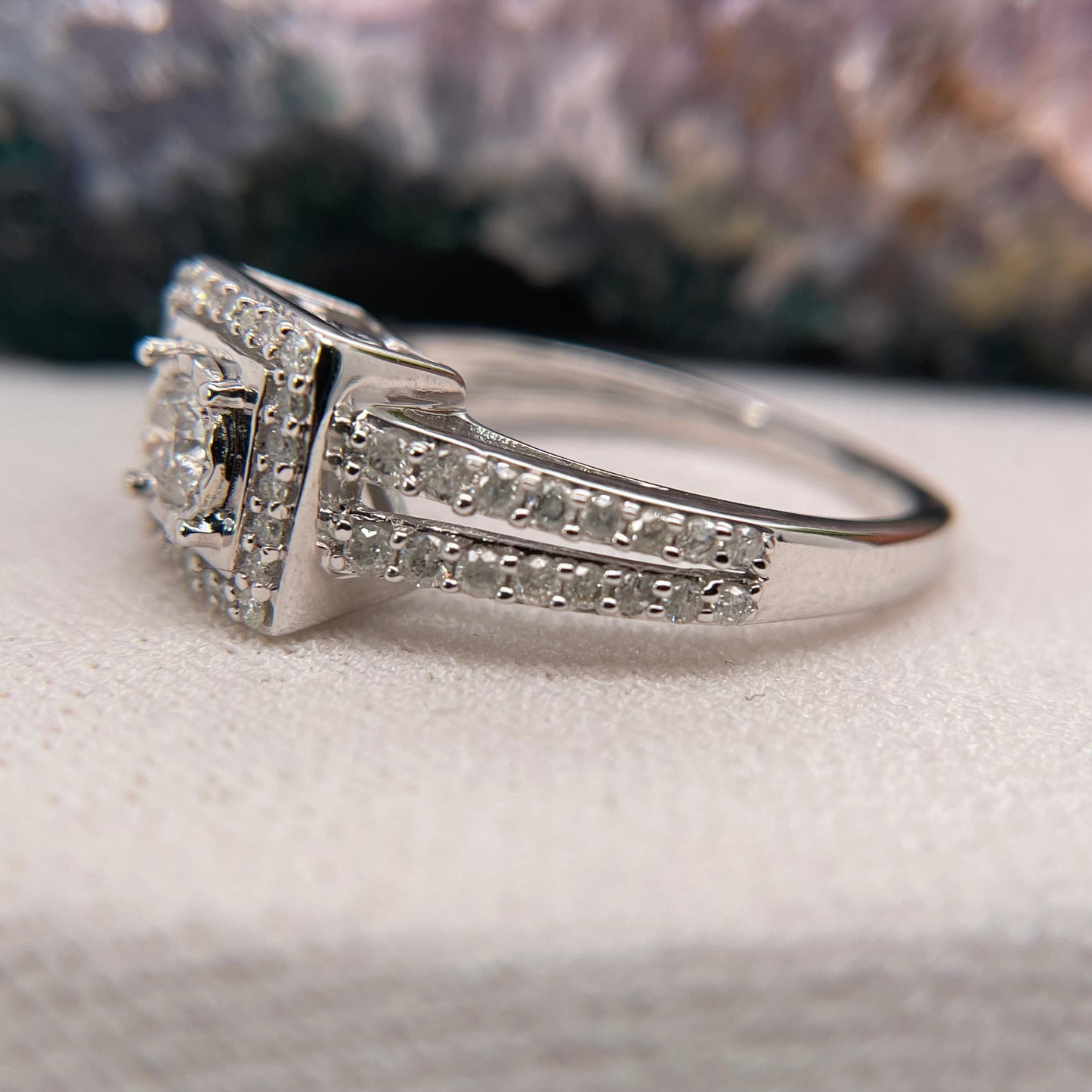 10K White Gold Ring with Diamond