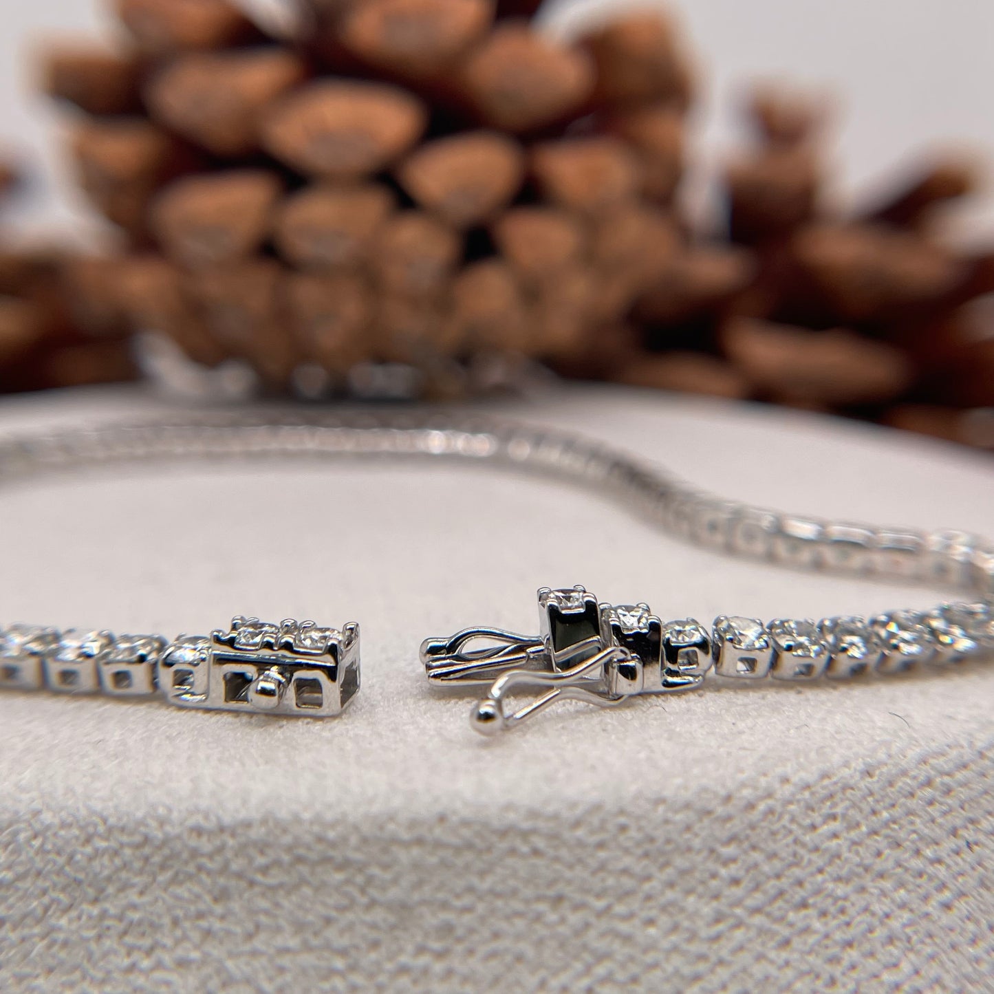 14K White Gold Tennis Bracelet with 1.92CT Diamond