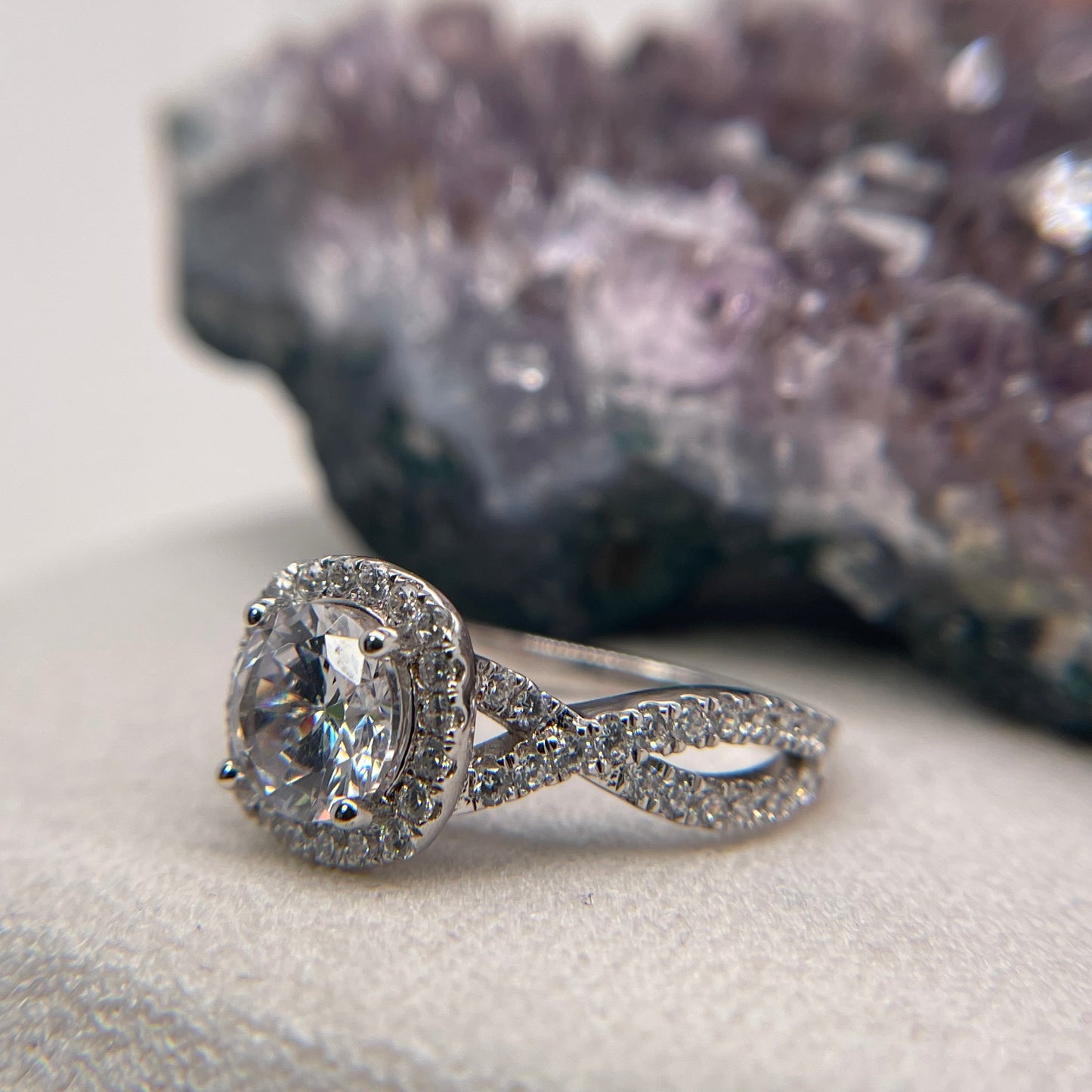 1.77 Carat Round Brilliant Lab Created / Naturel Diamond Engagement Ring