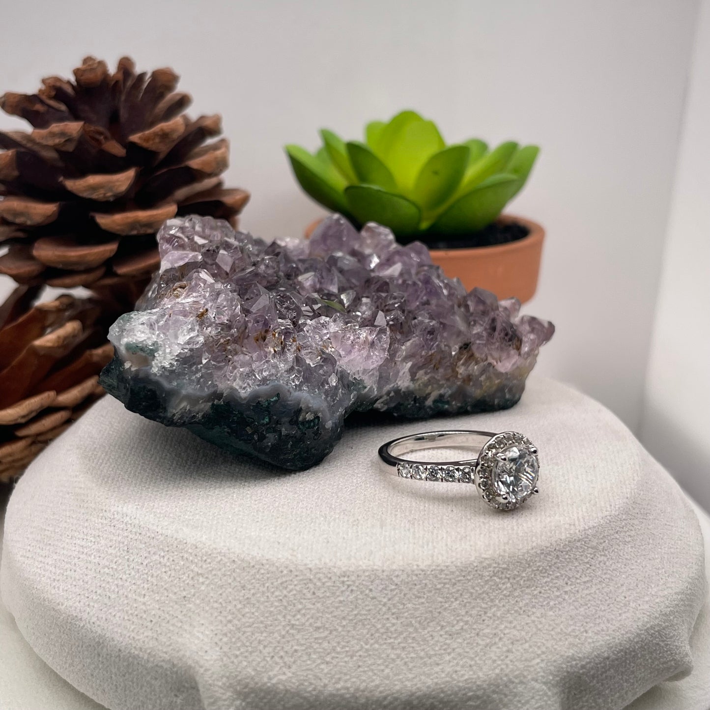 1.69 Carat Round Brilliant Lab Created / Naturel Diamond Engagement Ring