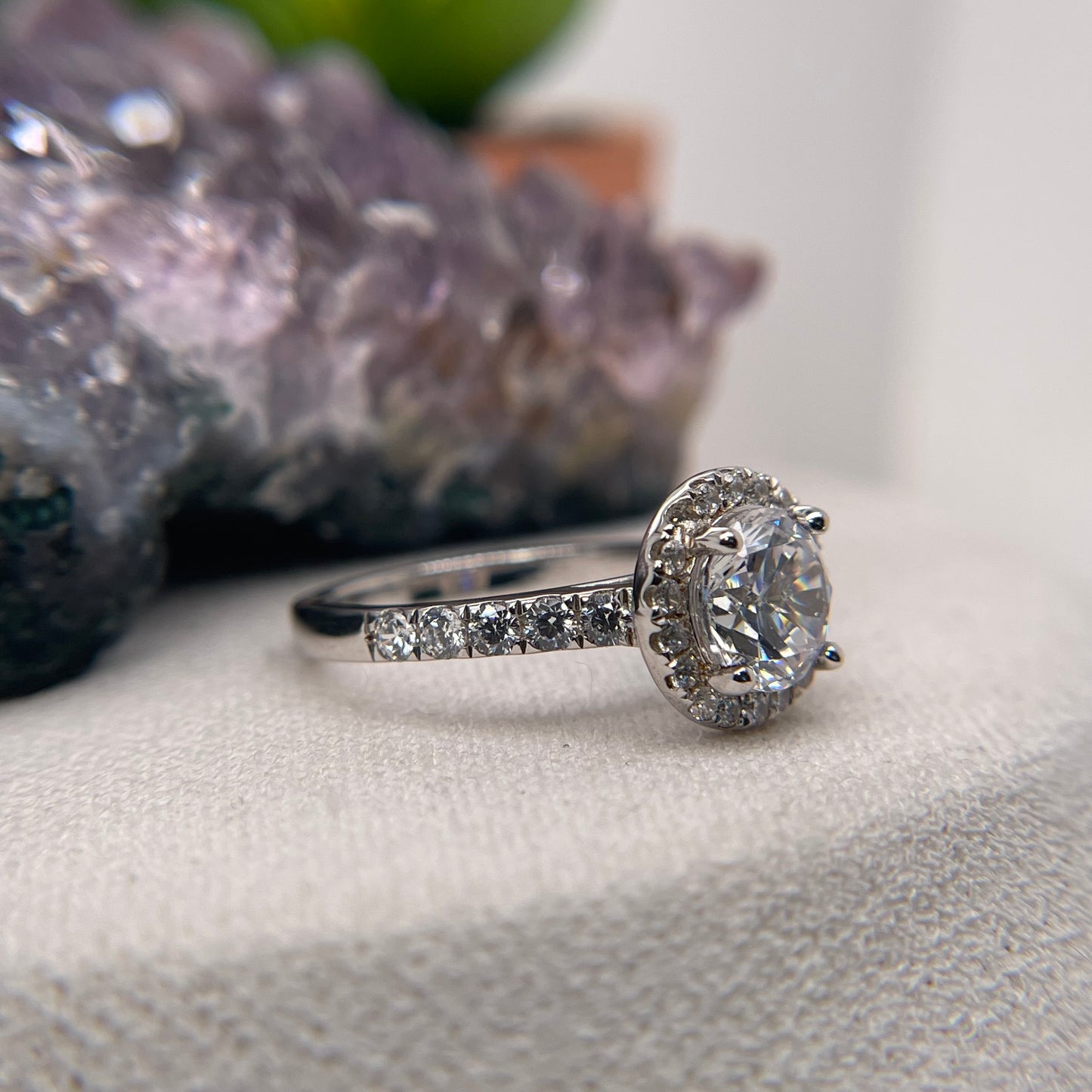 1.69 Carat Round Brilliant Lab Created / Naturel Diamond Engagement Ring