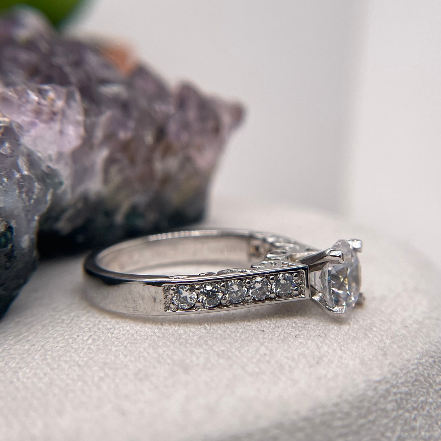 1.31 Carat Round Brilliant Lab Created / Naturel Diamond Engagement Ring