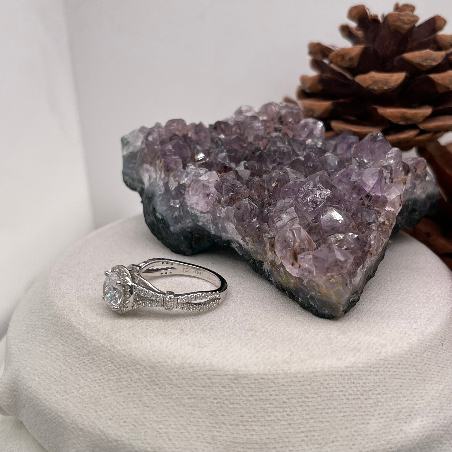 1.32 Carat Round Brilliant Lab Created / Naturel Diamond Engagement Ring