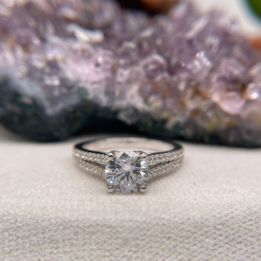 1.32 Carat Round Brilliant Lab Created / Naturel Diamond Engagement Ring