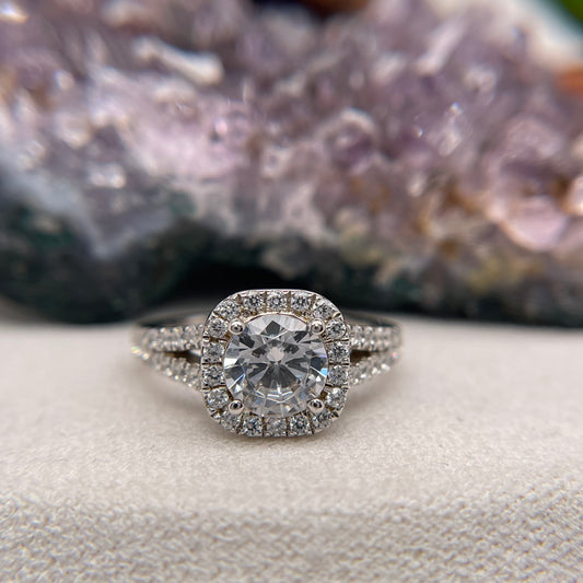 1.46 Carat Round Brilliant Lab Created / Naturel Diamond Engagement Ring