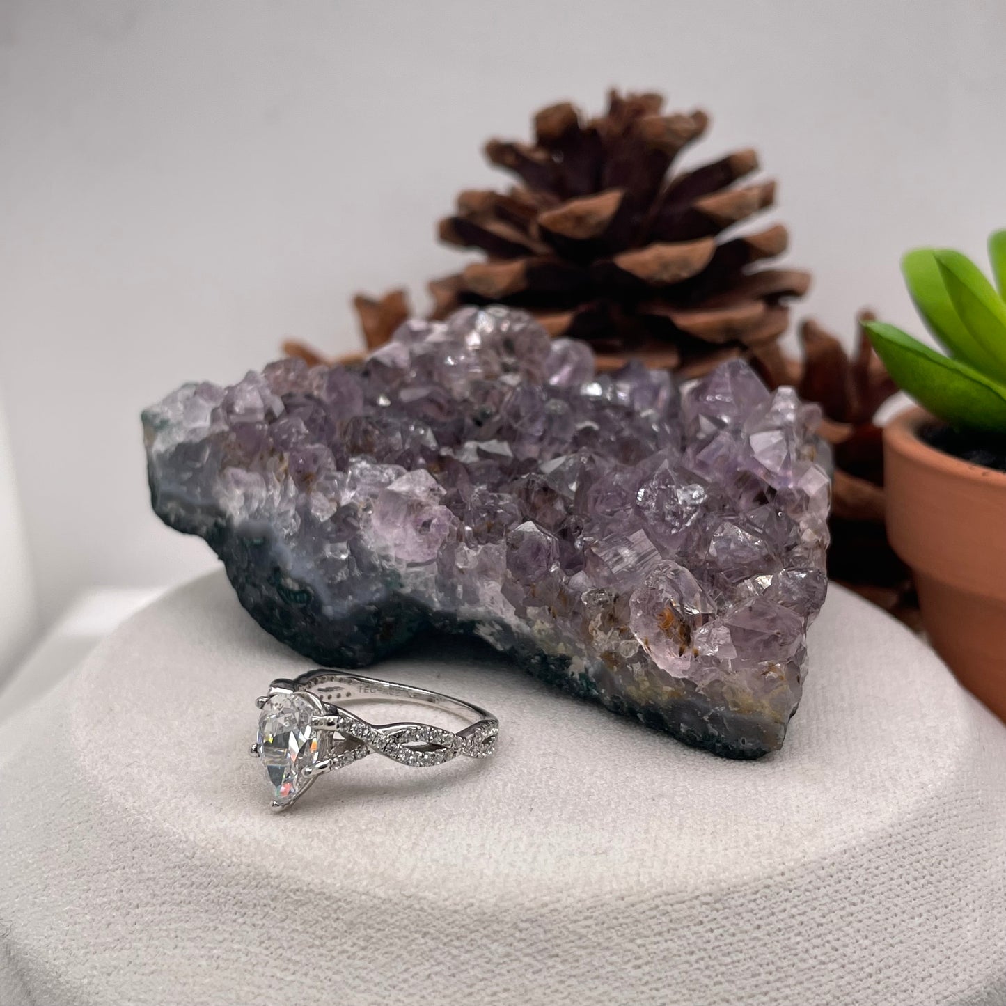 1.74 Carat Round Brilliant Lab Created / Naturel Diamond Engagement Ring