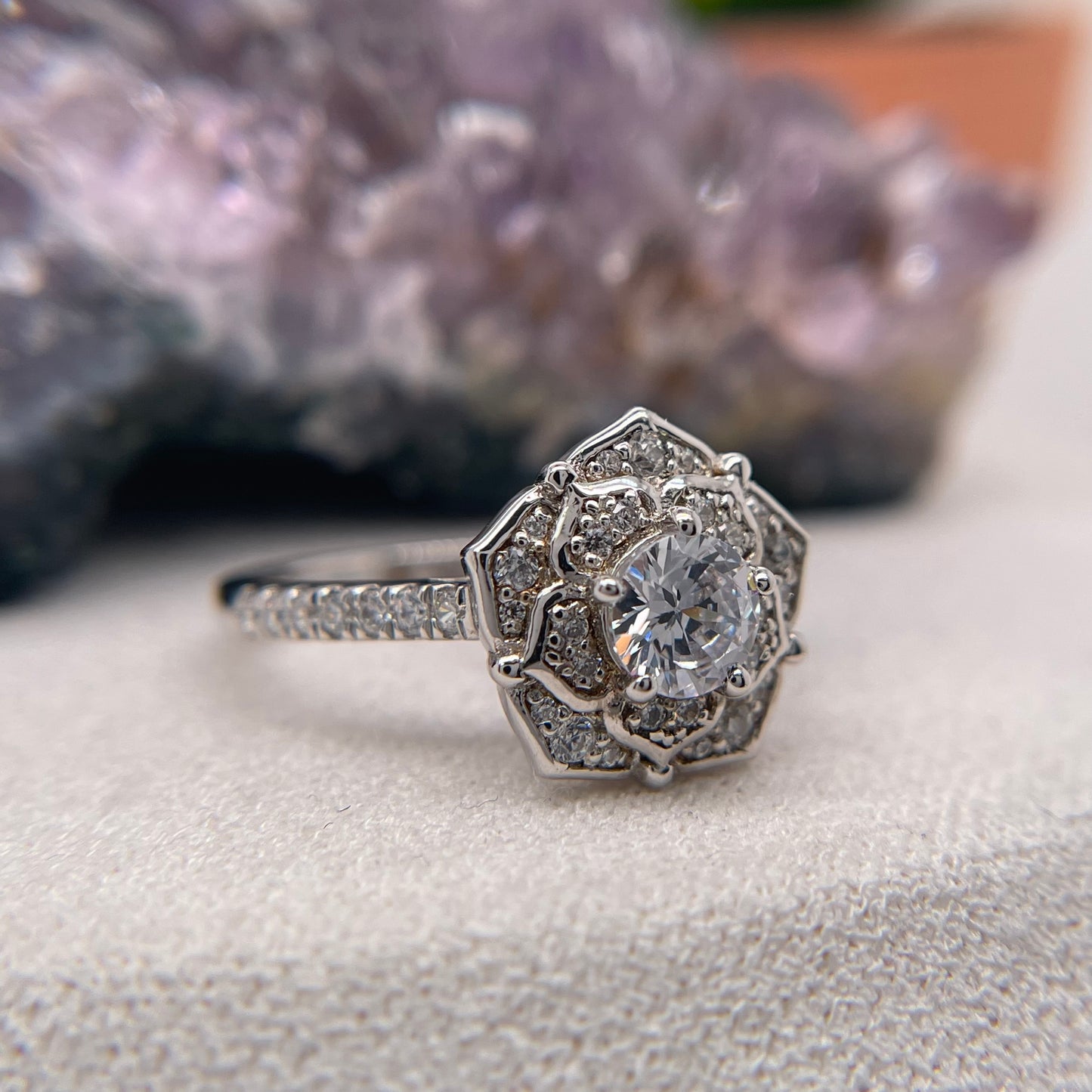 0.76 Carat Round Brilliant Lab Created / Naturel Diamond Engagement Ring