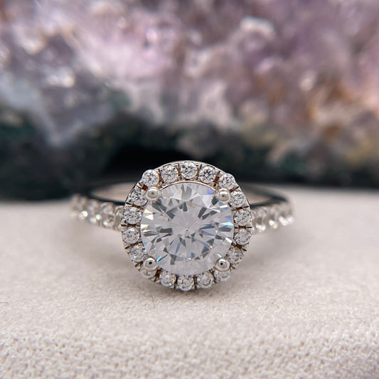 1.69 Carat Round Brilliant Lab Created / Naturel Diamond Engagement Ring
