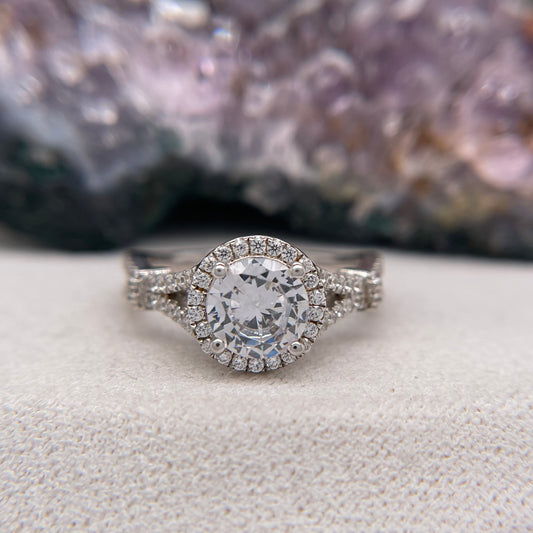 1.32 Carat Round Brilliant Lab Created / Naturel Diamond Engagement Ring