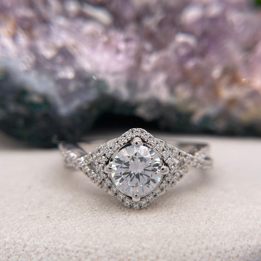 0.85 Carat Round Brilliant Lab Created / Naturel Diamond Engagement Ring