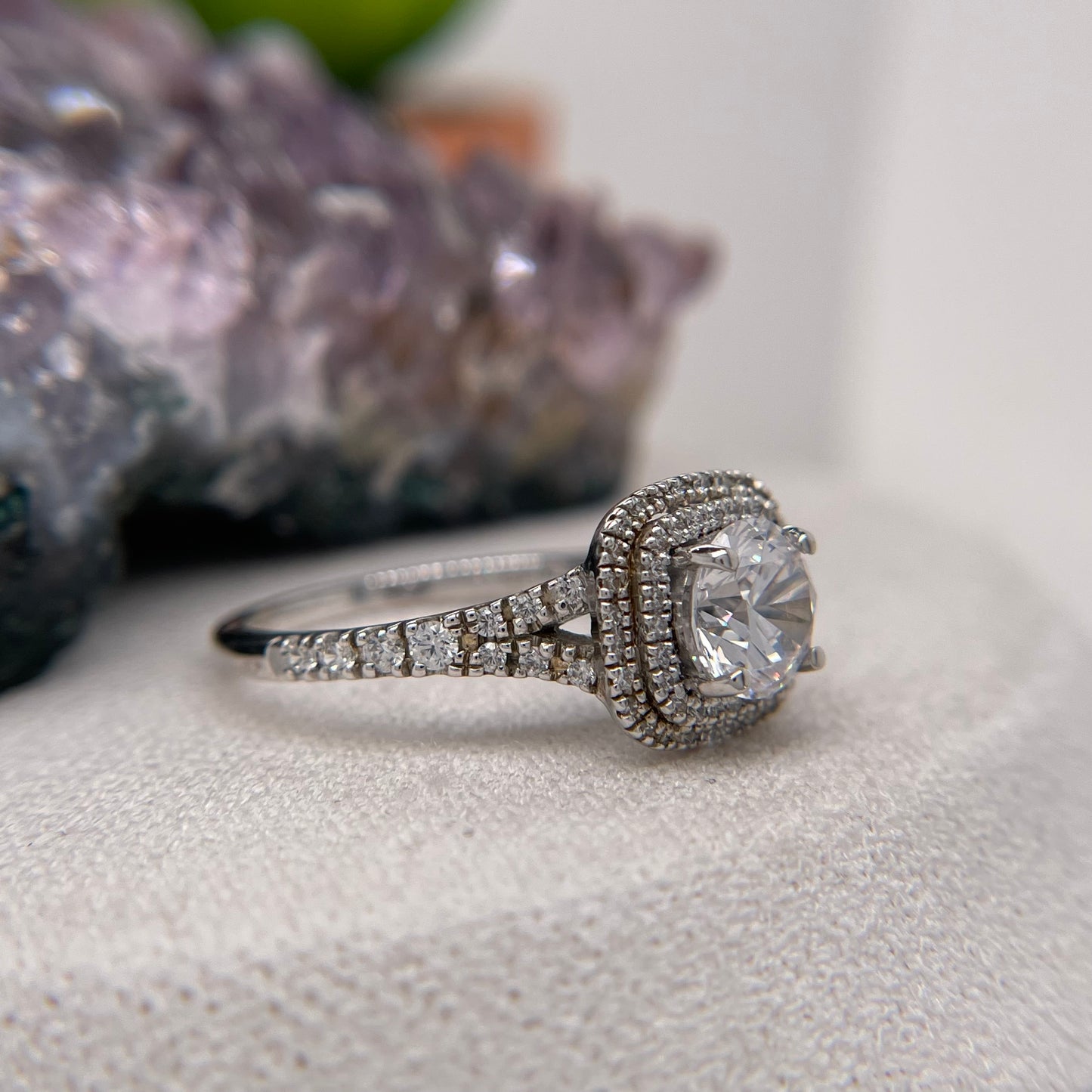 1.60 Carat Round Brilliant Lab Created / Naturel Diamond Engagement Ring