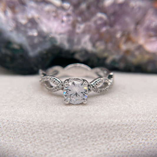 0.92 Carat Round Brilliant Lab Created / Naturel Diamond Engagement Ring