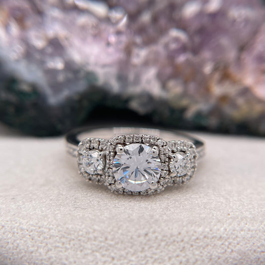 1.45 Carat Round Brilliant Lab Created / Naturel Diamond Engagement Ring