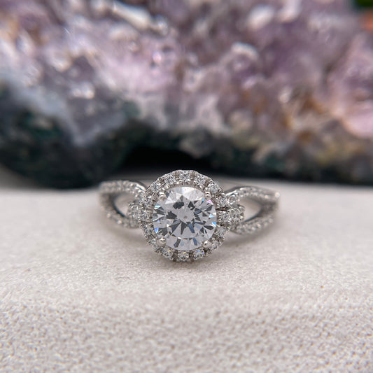 1.13 Carat Round Brilliant Lab Created / Naturel Diamond Engagement Ring