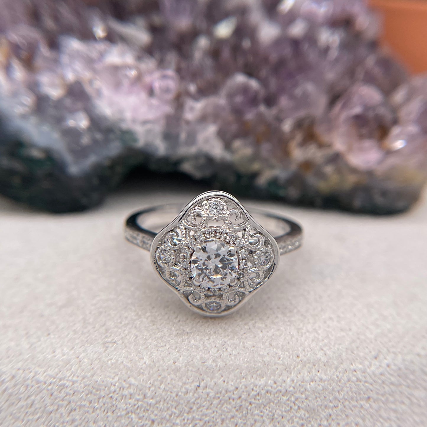 0.58 Carat Round Brilliant Lab Created / Naturel Diamond Engagement Ring