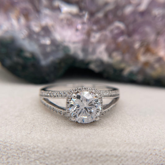 1.32 Carat Round Brilliant Lab Created / Naturel Diamond Engagement Ring