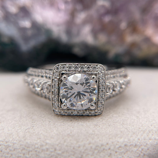 1.68 Carat Round Brilliant Lab Created / Naturel Diamond Engagement Ring Diamond Ring
