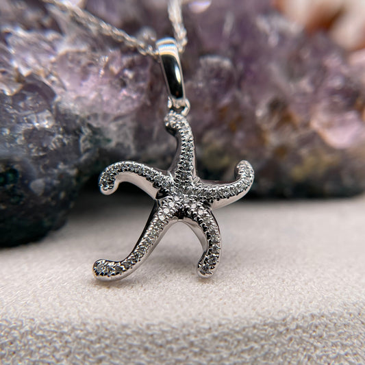 14K White Gold Star Pendant with Diamond